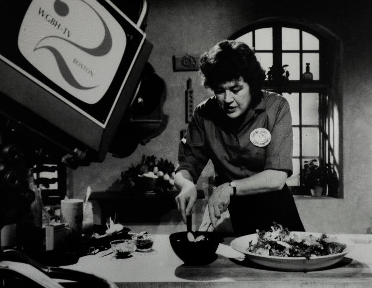 Julia Child: iniciou na TV aos 50 anos e ensinou milhões a cozinhar Julia Child: iniciou na TV aos 50 anos e ensinou milhões a cozinhar