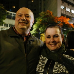 20.jun.2015 - Márcia Carazzai e Maurício Sorgenfrei, no palco São João. - Junior Lago/UOL