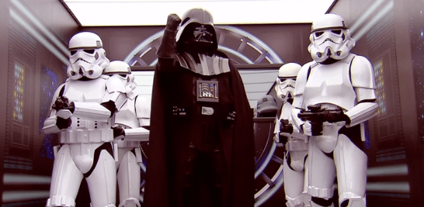 Pegadinha colocou personagens de "Star Wars" na saída de banheiro químico - Reprodução/SBT