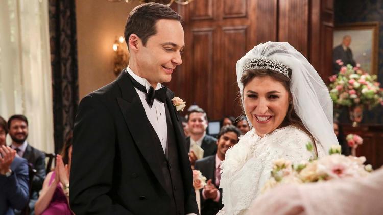 Amy (Mayim Bialik) e Sheldon (Jim Parsons) se casam em foto de "The Big Bang Theory" - Divulgação - Divulgação