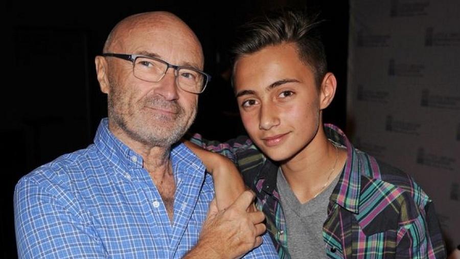 Phil Collins e o filho Nicholas, hoje com 17 anos - Larry Marano/Getty Images