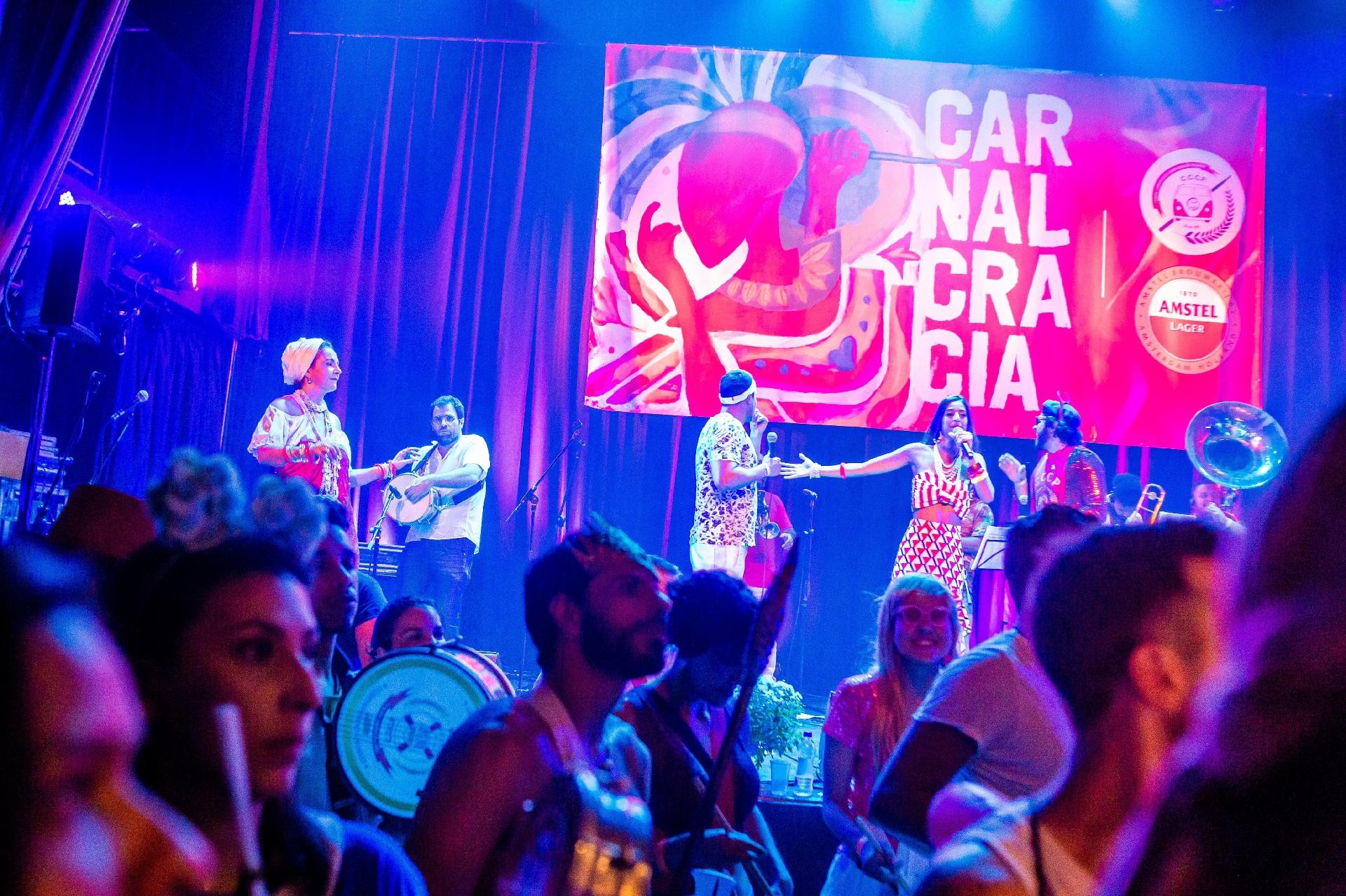 Blocos agitam foliões na Casa Natura Musical, em São Paulo - Edson Lopes Jr./UOL