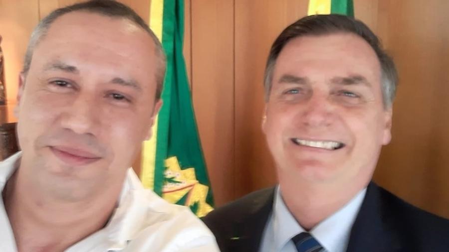 Junho de 2019: o secretário de Cultura Roberto Alvim e o presidente Jair Bolsonaro - Reprodução/Facebook
