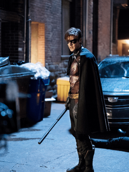 Brenton Thwaites em cena como Robin em Titãs - Divulgação - Divulgação
