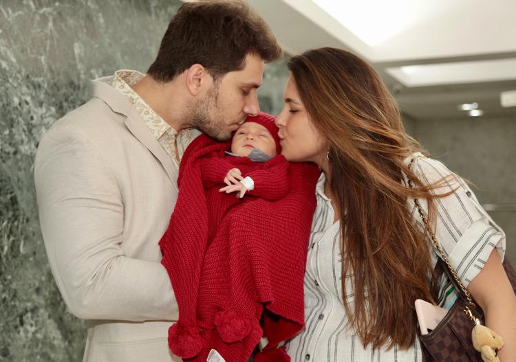 Kamilla Salgado e Eliéser Ambrosio beijam o pequeno Bento - Marcos Ribas/Brazil News - Marcos Ribas/Brazil News