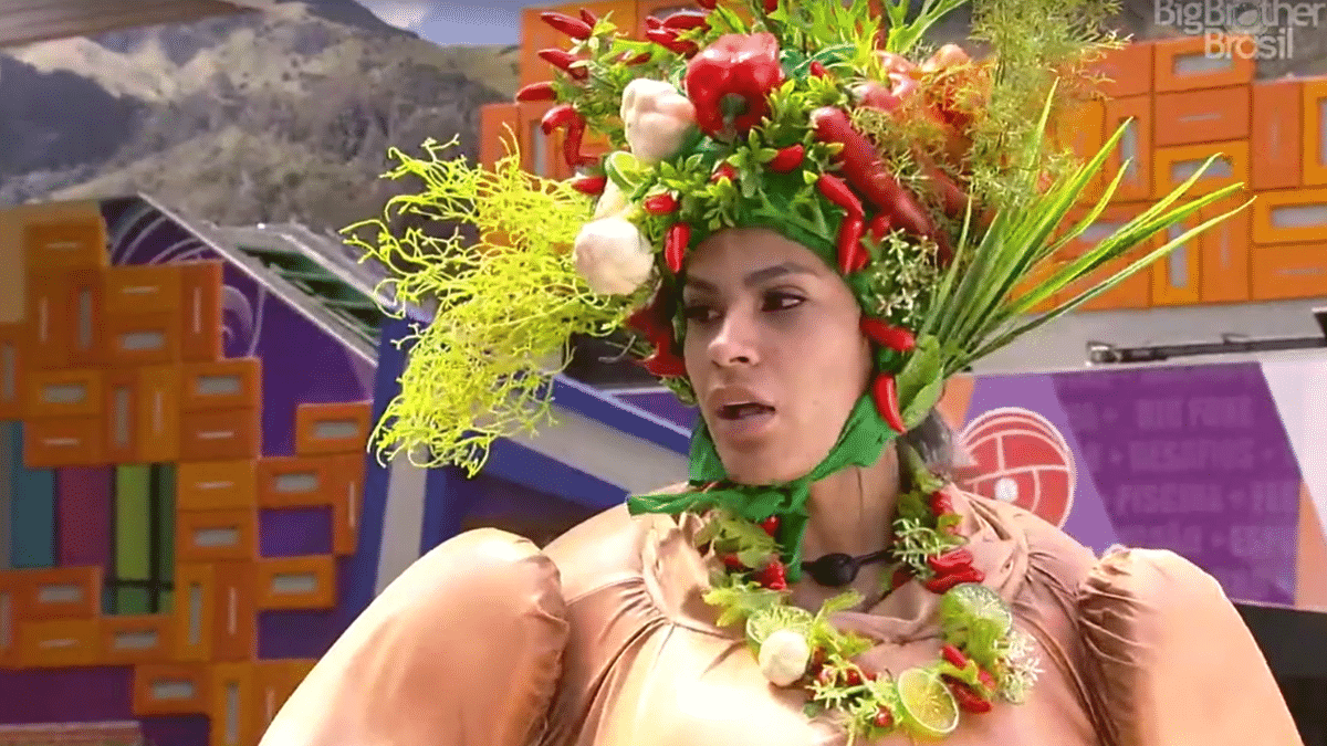 BBB 21: Pocah com a roupa de frango do castigo do monstro - Reprodução / Globoplay