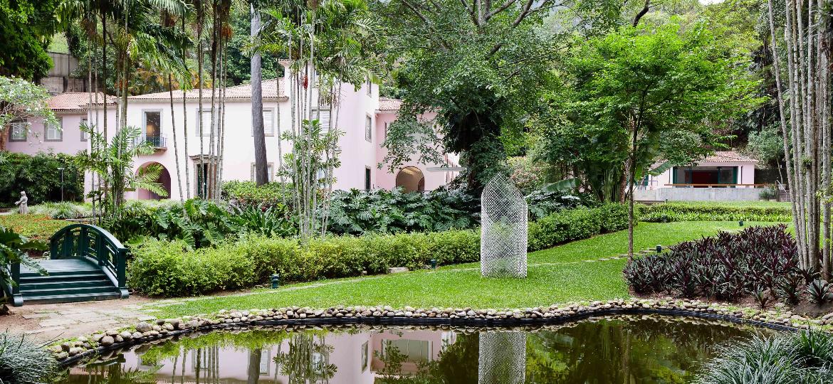 Fachada e jardim da Casa Roberto Marinho - Roberto Teixeira