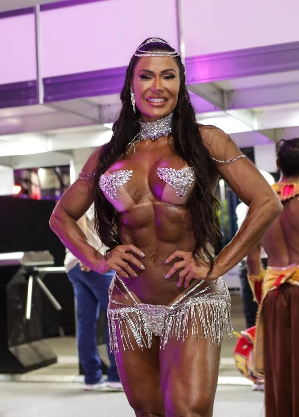 Gracyanne Barbosa usou tapa-mamilo para desfilar na Série Ouro - Brazil News