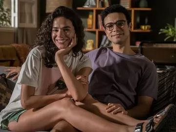  'Tudo calculado': Malheiros fala de cenas de sexo em série com Marquezine