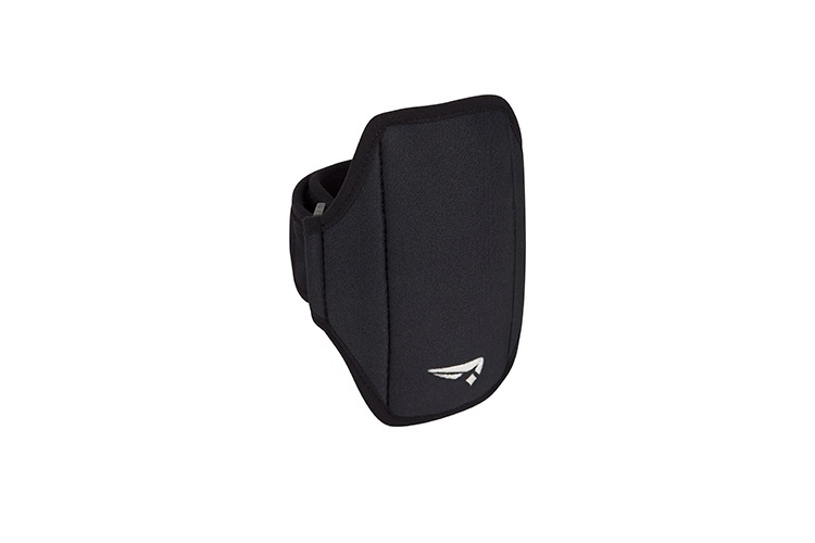 Porta MP3 de neoprene com fechamento em velcro, da Rainha. Preço: R$ 34,99. Informações: www.rainha.com.br | Preço e disponibilidade pesquisados em outubro de 2015 e sujeitos a alterações - Divulgação