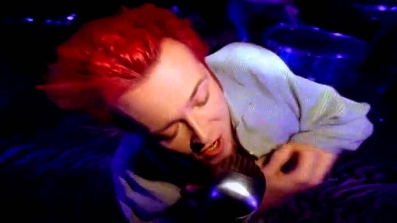 Scott Weiland durante o clipe de "Plush", um dos grandes sucessos do grunge nos anos 1990 - Reprodução