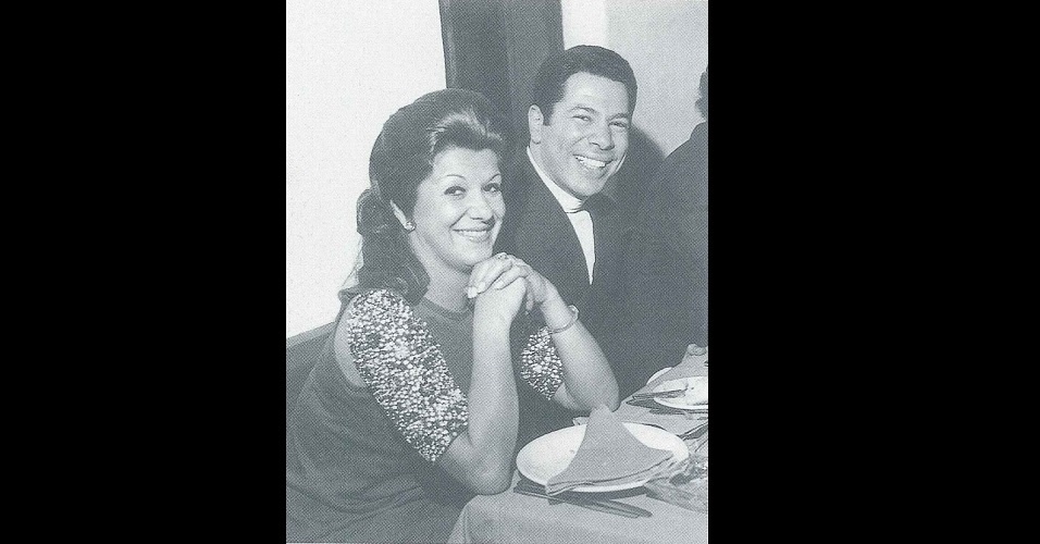 Silvio Santos com sua primeira mulher, Cidinha, em foto de 1971 - Reprodução/João B. da Silva