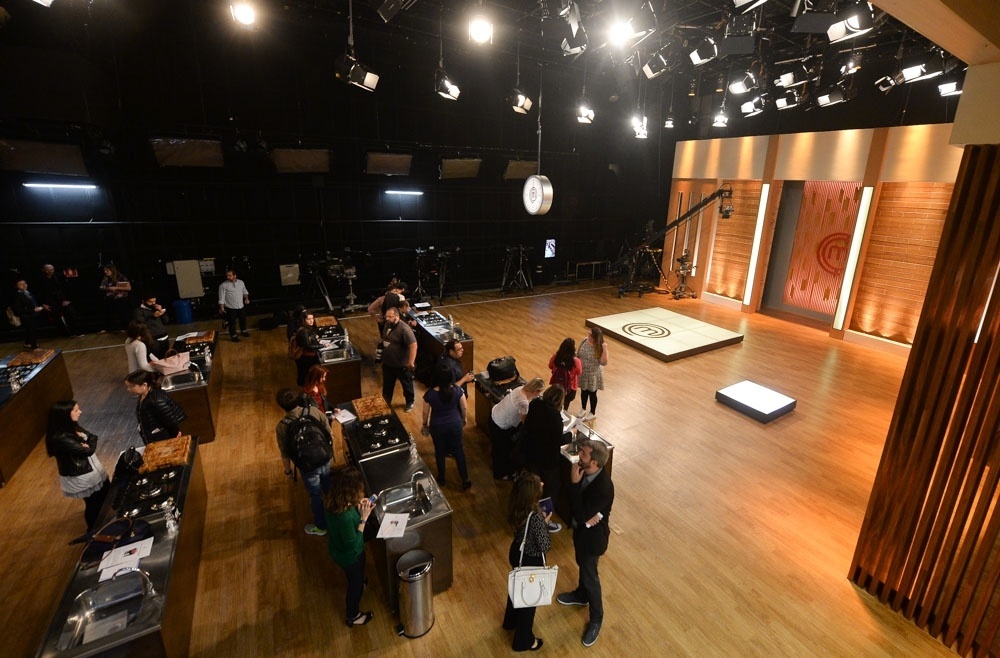 27.set.2016 - Estúdio do "MasterChef" passa a ter bancadas individuais para a versão "Profissionais", que estreia no dia 4 de outubro - Francisco Cepeda/AgNews