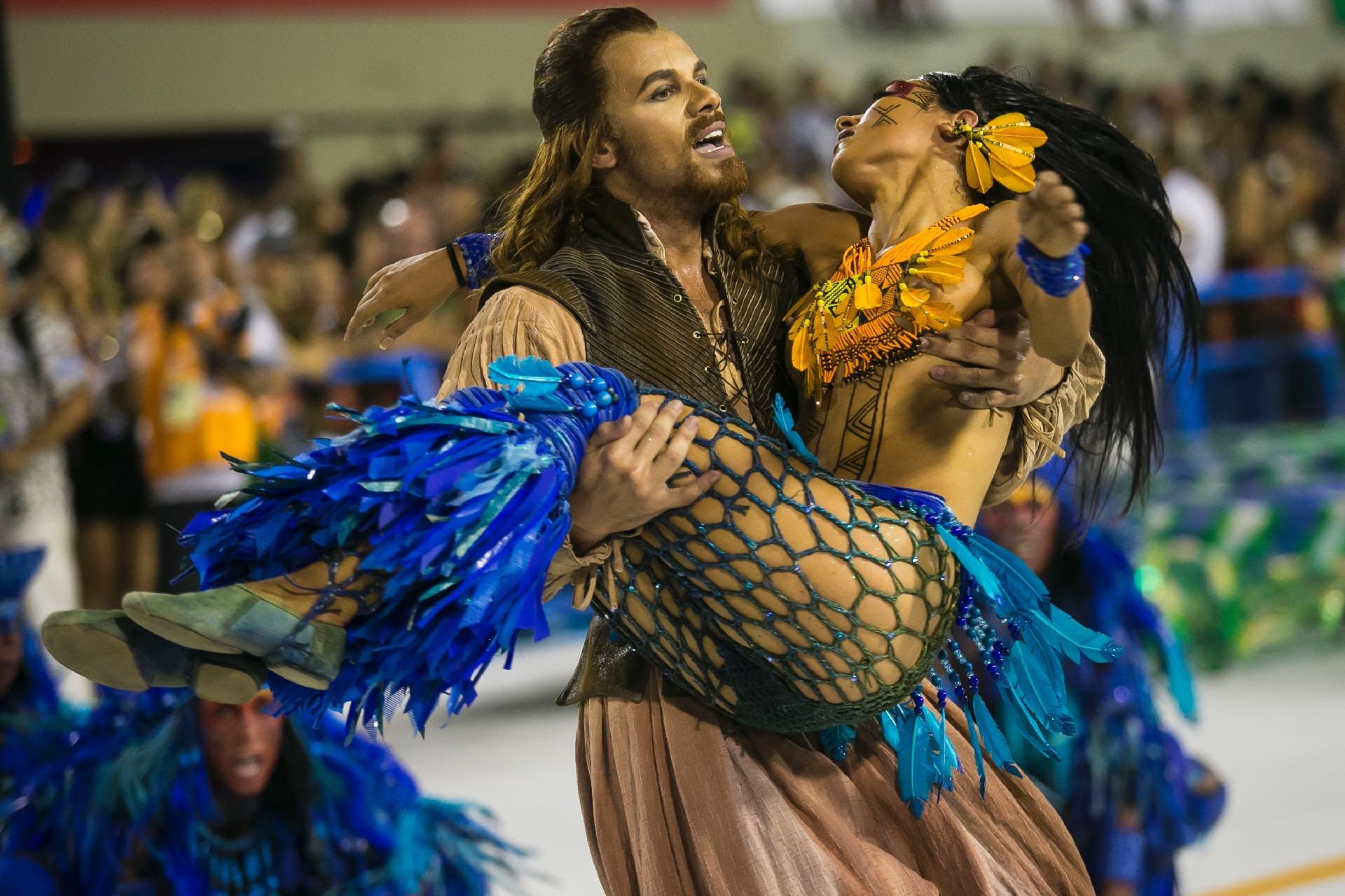 4.mar.2017 - Beija-Flor no desfile das campeãs do Rio de Janeiro - Bruna Prado/UOL