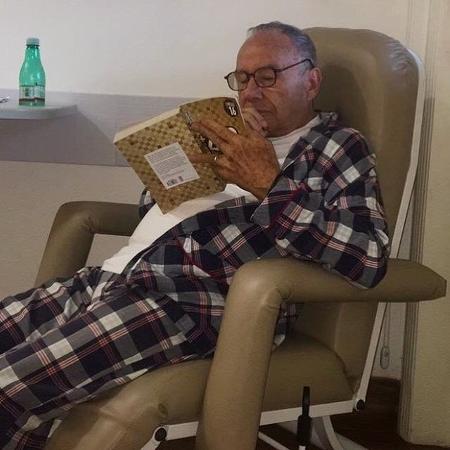 Stênio Garcia publica foto repousando na clínica São Vicente, no Rio de Janeiro, após fraturar duas costelas - Reprodução/Instagram/steniogarciaoficial - Reprodução/Instagram/steniogarciaoficial