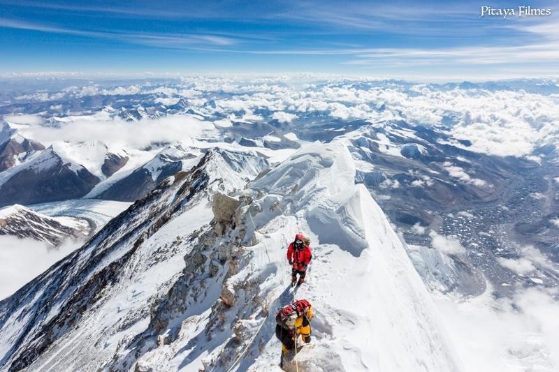 Expedição brasileira comandada por Karina Oliani durante escalada no Everest - Divulgação / Pitaya Filmes