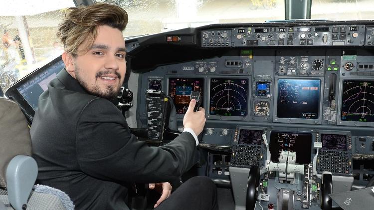 Luan Santana faz pocket show em avião - Francisco Cepeda/Ag News - Francisco Cepeda/Ag News