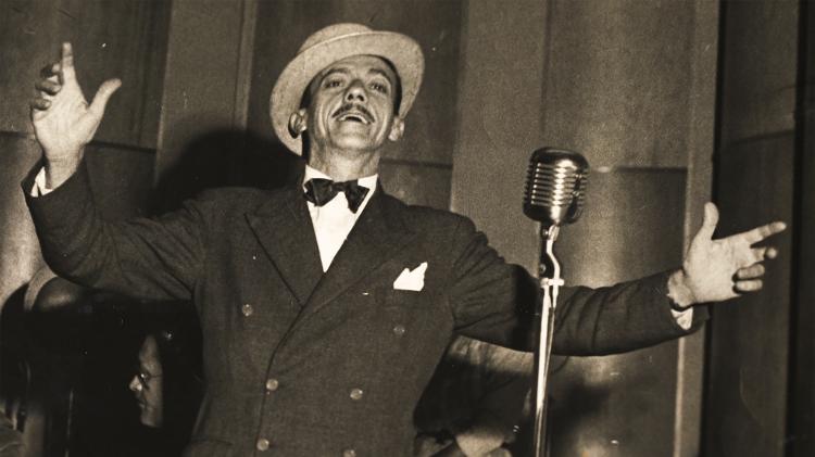 Os sambas demoraram para estourar. Até os anos 1950, Adoniran era conhecido como uma estrela das rádios - Divulgação - Divulgação