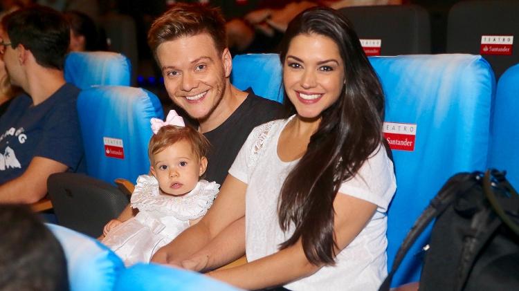 Thais Fersoza e Michel Teló aguardam com a filha Melinda início do musical "A Pequena Sereia" - Manuela Scarpa/Brazil News - Manuela Scarpa/Brazil News