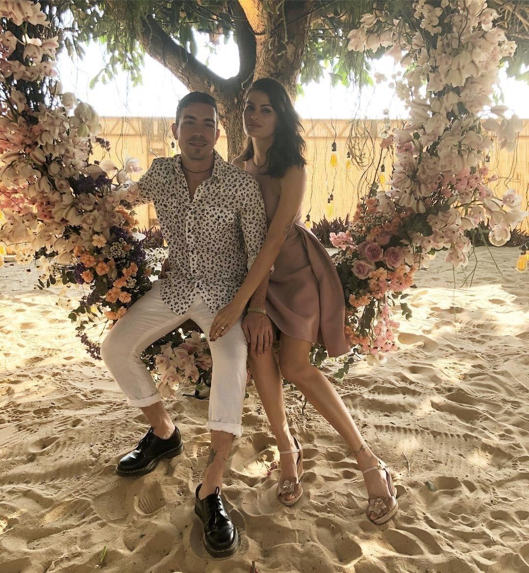 Di Ferrero e Isabeli Fontana no casamento de Camila Queiroz e Klebber Toledo - Reprodução/Instagram