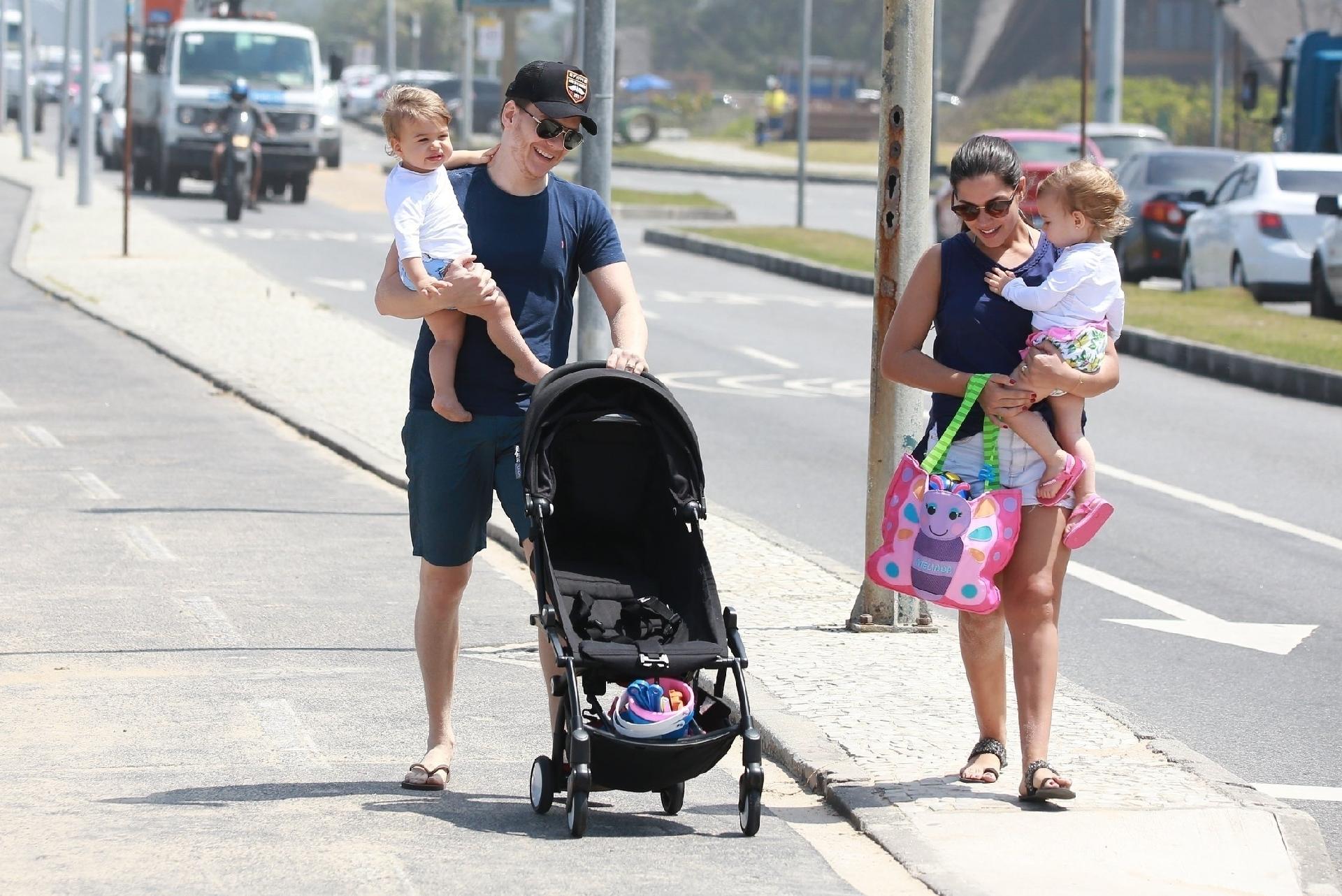 Antes de voltar para o hotel, Teló registrou o passeio no Stories do seu Instagram:  "Olha só quem veio curtir a praia! Que coisa mais gostosa! Eu amo quando dá para a gente vir aqui curtir um pouquinho! Maravilhoso", disse o sertanejo - AgNews