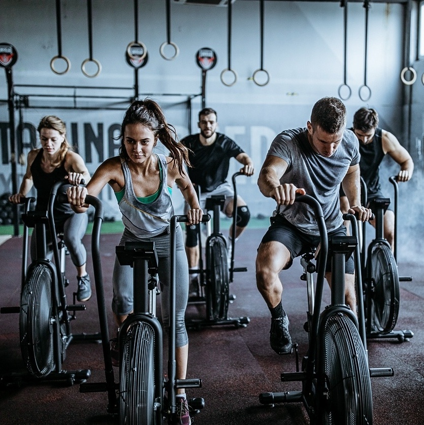 Sem tempo de ir à academia? Confira 4 exercícios para treinar em casa