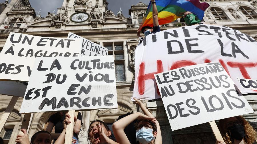Manifestantes protestam contra nomeação do ministro do Interior da França, acusado de estupro e assédio - Getty Images