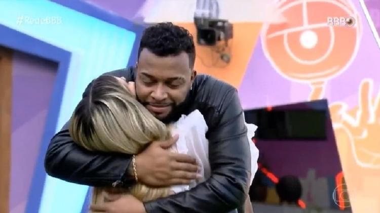 BBB 21: Viih Tube e Nego Di se abraçam - Reprodução/TV Globo - Reprodução/TV Globo