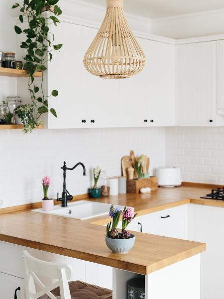 Cores que ampliam o ambiente e menos informação deixam a cozinha "maior" - Getty Images/iStockphoto - Getty Images/iStockphoto