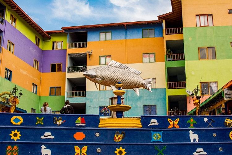 Ruas coloridas de Guatapé, na Colômbia - Gabriela Mendes - Gabriela Mendes