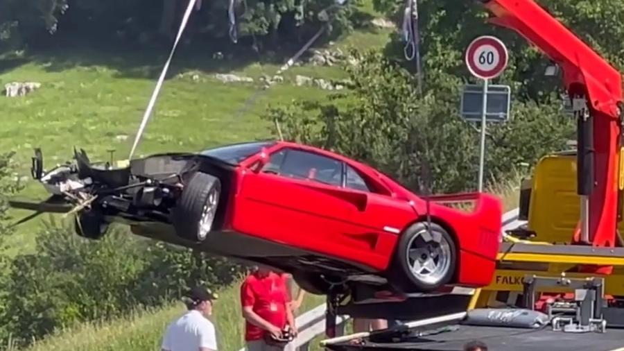 Ferrari F40 bate em desfile na Suíça - Reprodução