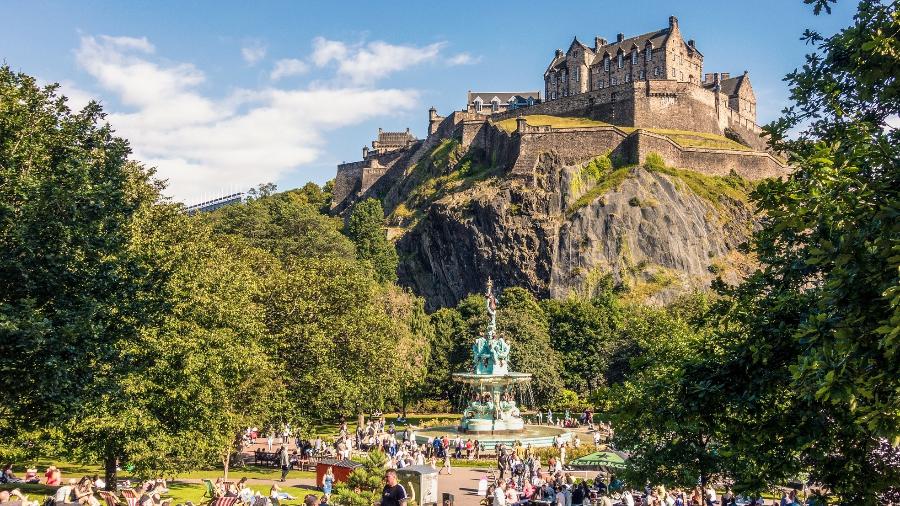 O Castelo de Edimburgo (acima) é bastante disputado por turistas - georgeclerk/Getty Images