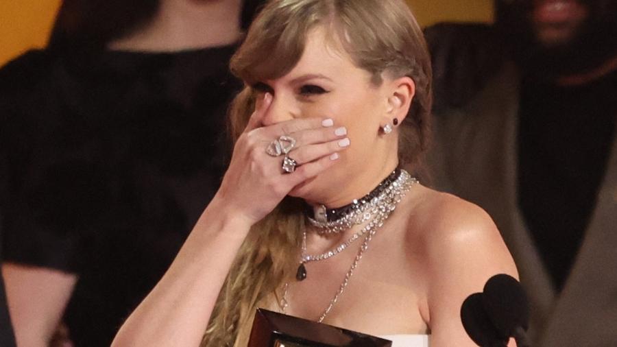 Taylor Swift recebe o Grammy e passa a ser a única pessoa a ter quatro álbuns do ano na história do prêmio 