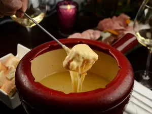 Onde comer fondue e outros pratos quentes para o frio de SP
