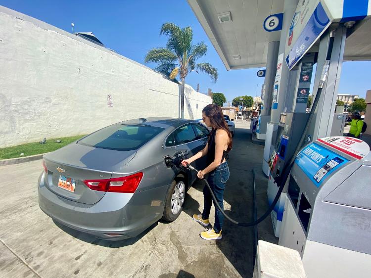 Entregar com tanque cheio ou vazio? Você pode decidir na hora de alugar o carro