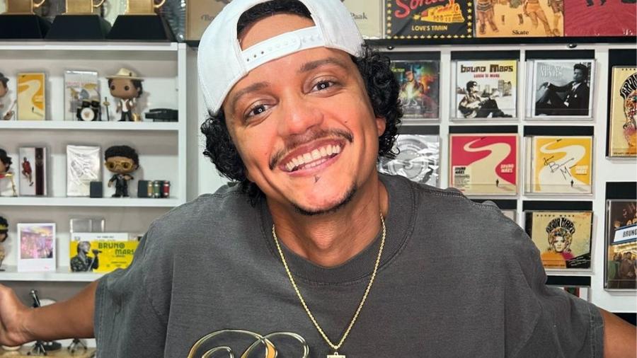 Johnny Matos virou cover de Bruno Mars em 2017; ele sonha em conhecer o ídolo