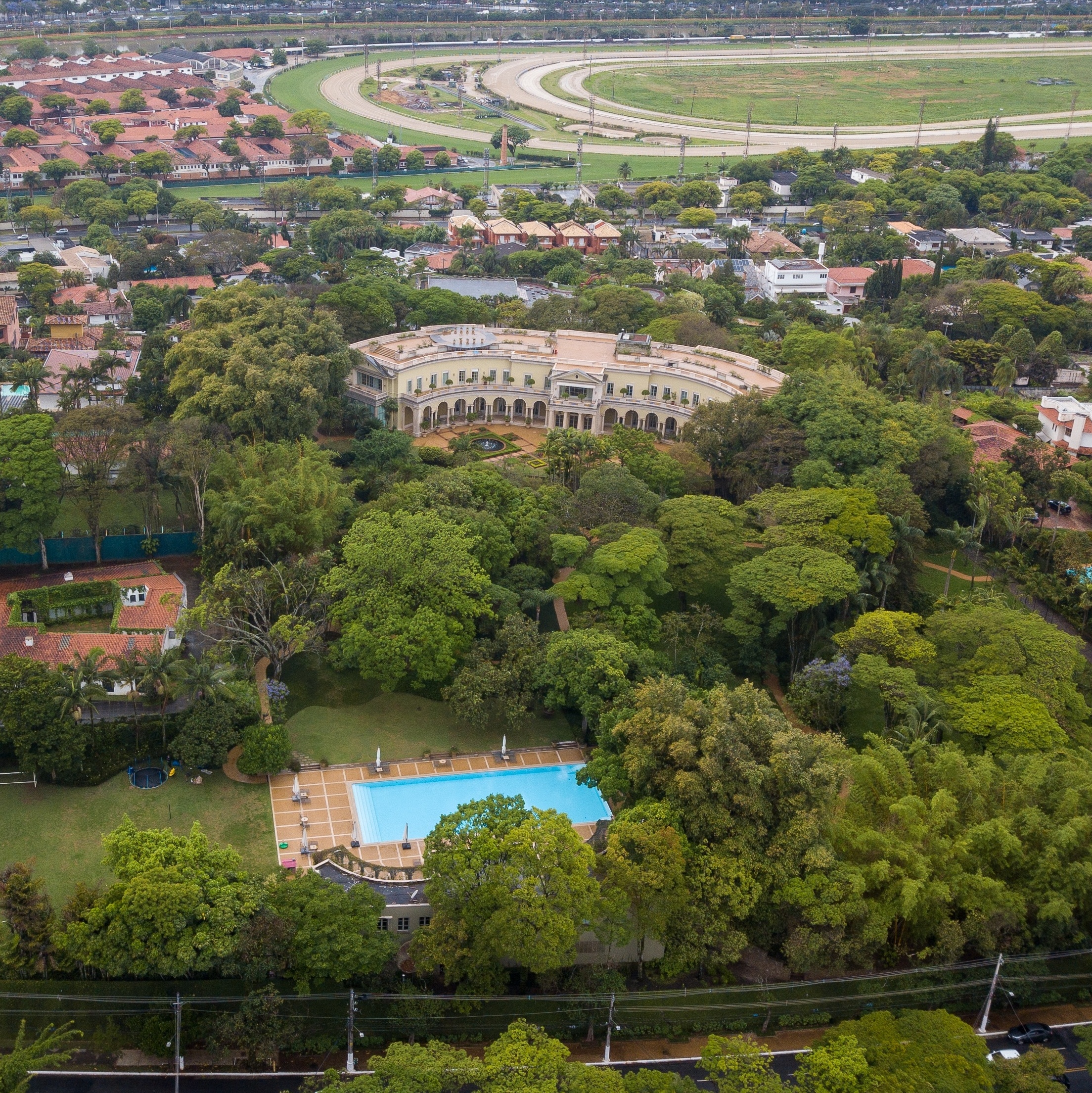 Mansão Safra, em SP, é a 11ª maior residência do mundo