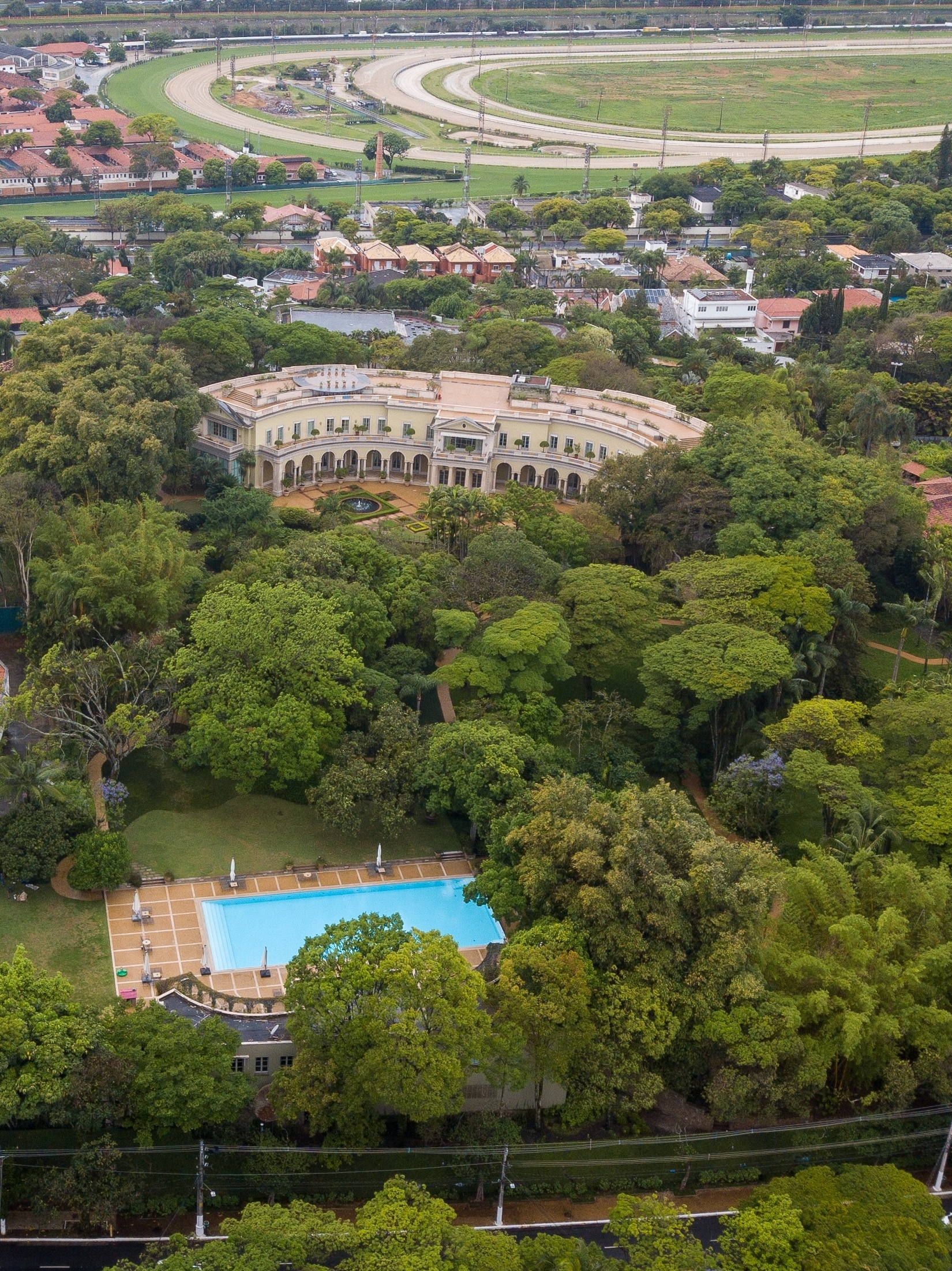 Mansão Safra, em SP, é a 11ª maior residência do mundo