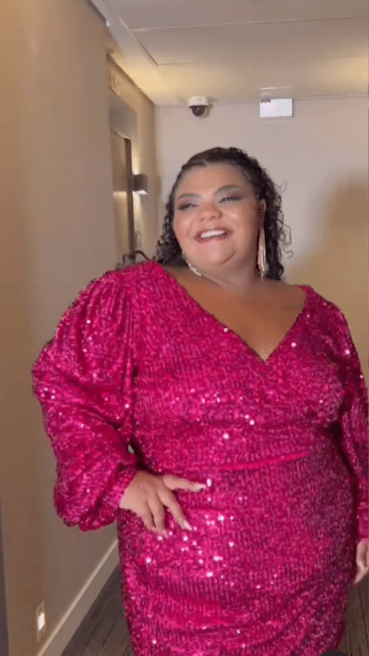 A Fazenda 16: Flora apostou em um look rosa na final