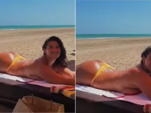 Giulia Costa faz topless em praia e recebe elogios: 'Perfeita'