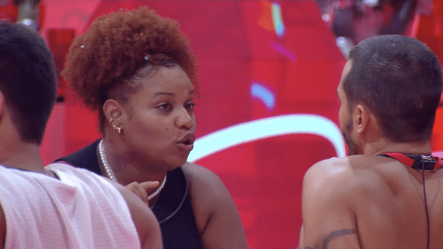 BBB 25: Camilla conversa com Mateus sobre o jogo