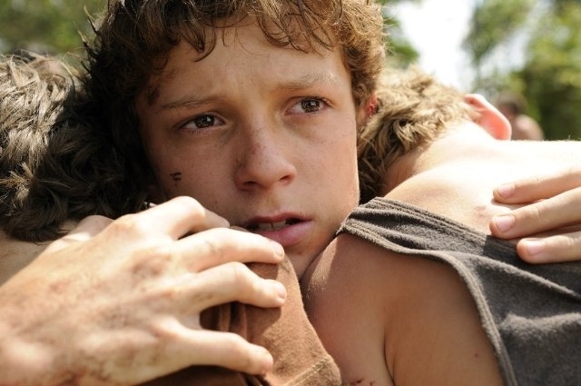 Tom Holland em "O Impossível" (2012) - Divulgação
