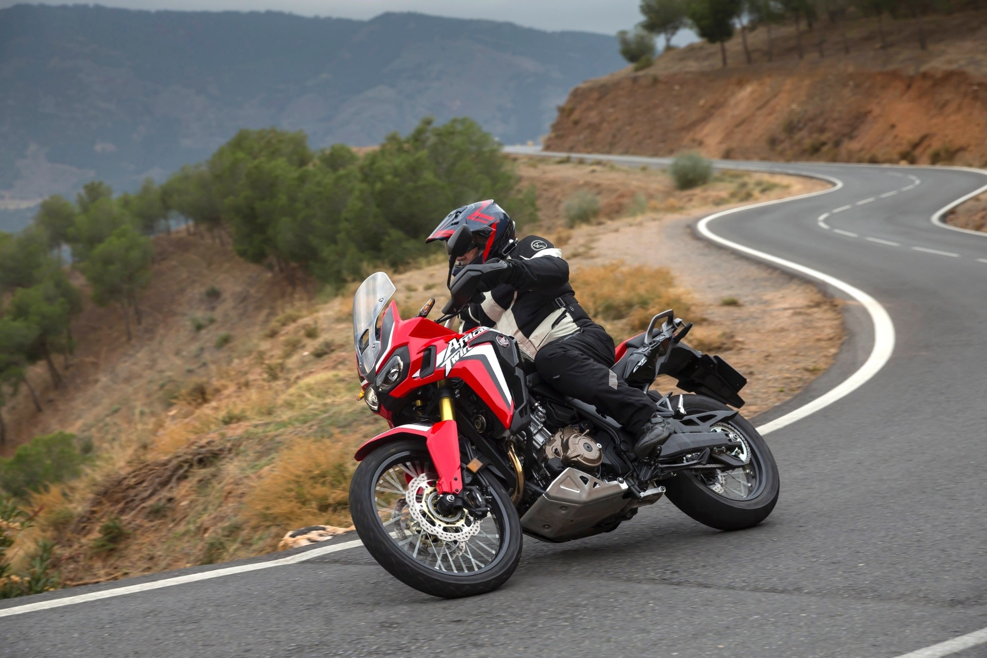 Honda CRF 1000L Africa Twin ABS - Divulgação