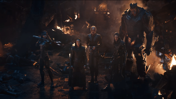 Loki ao lado da Ordem Negra em cena de "Vingadores: Guerra Infinita" - Reprodução - Reprodução