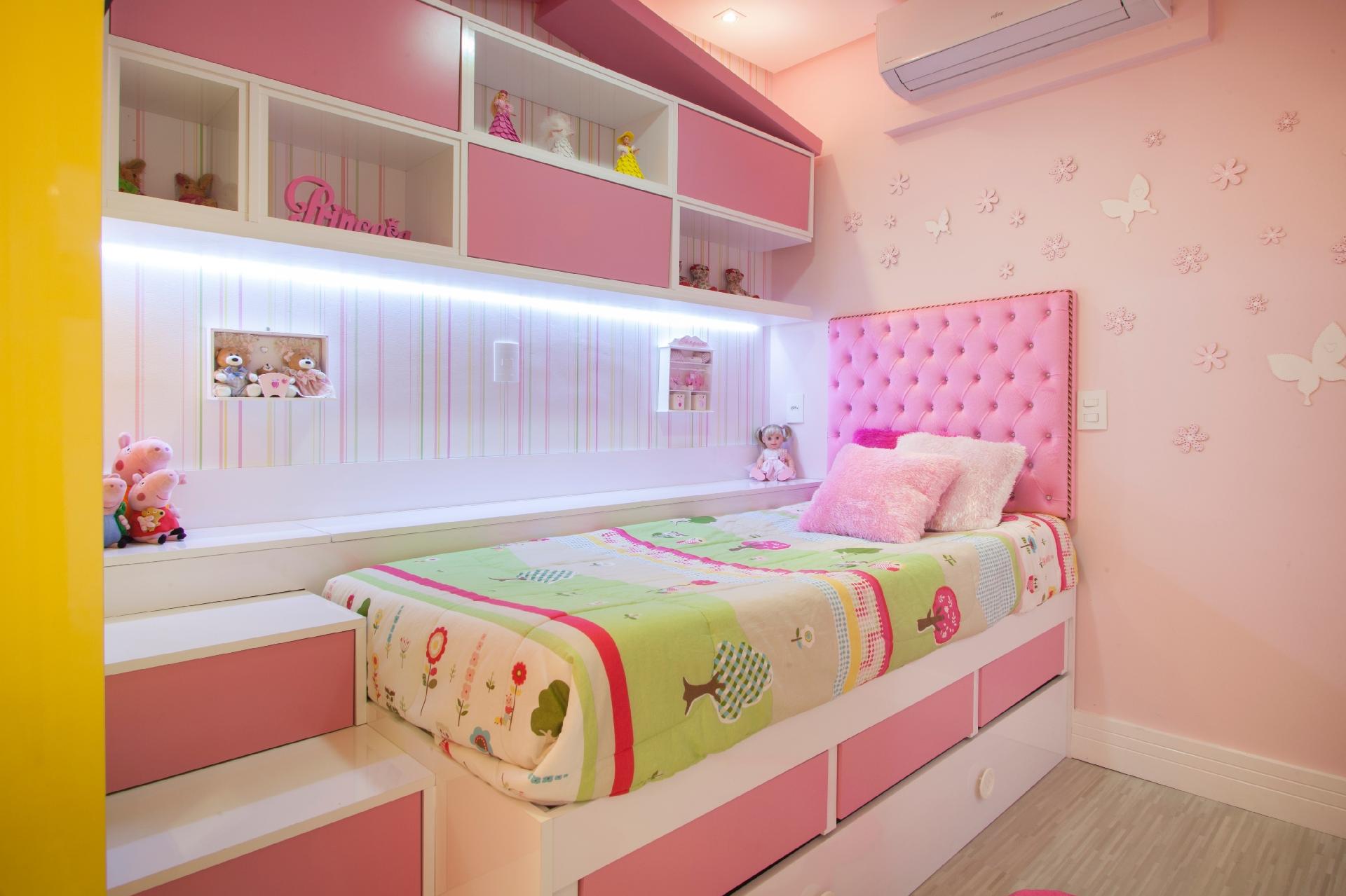 A metragem não impediu que as profissionais da AHPH Arquitetura realizassem o sonho da moradora de dormir numa casa de boneca - J. Vilhora/ Divulgação