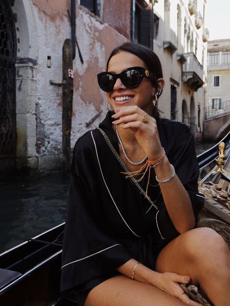 Bruna Marquezine durante passeio de gôndola  - Reprodução/Instagram