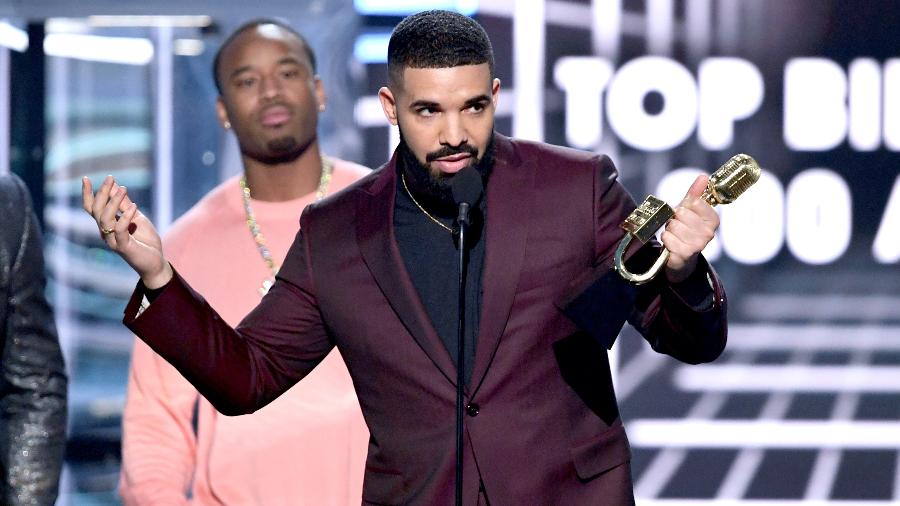 Drake recebe sua primeira estatueta no Billboard Music Awards, em Las Vegas - Kevin Winter/Getty Images for dcp