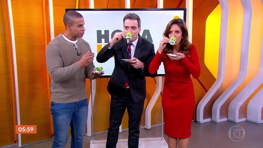 Thiago Oliveira, Tiago Scheuer e Monalisa Perrone bebem "café com manteiga" no "Hora 1" - Reprodução/TV Globo
