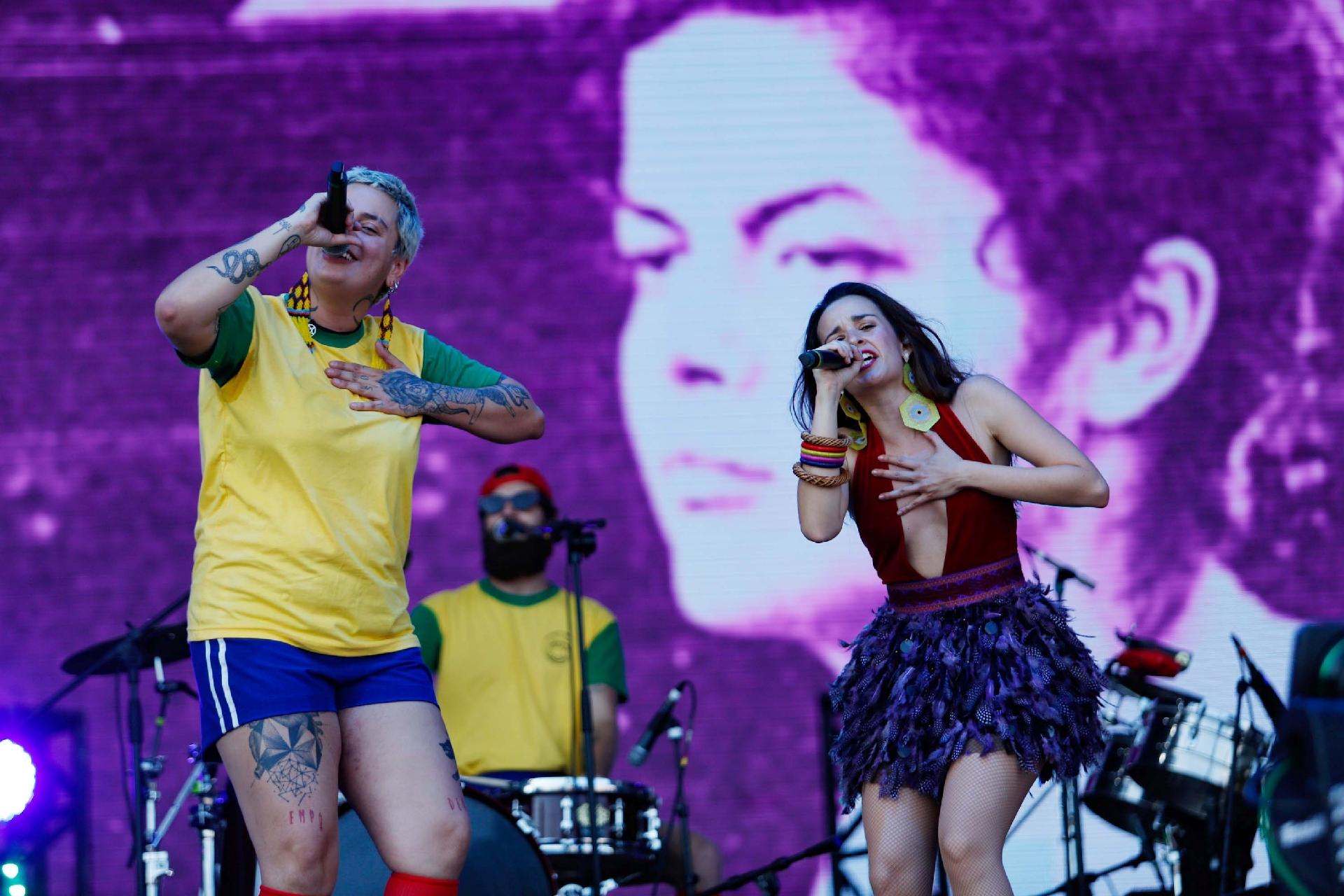 Francisco, El Hombre e Mounsieu Periné homenageiam Dilma Rousseff no palco Sunset no Rock In Rio 2019 - CLAUDIA MARTINI/FUTURA PRESS/ESTADÃO CONTEÚDO