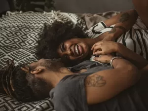 Sexo verbal: 5 papos que todo casal deve ter para melhorar a vida na cama